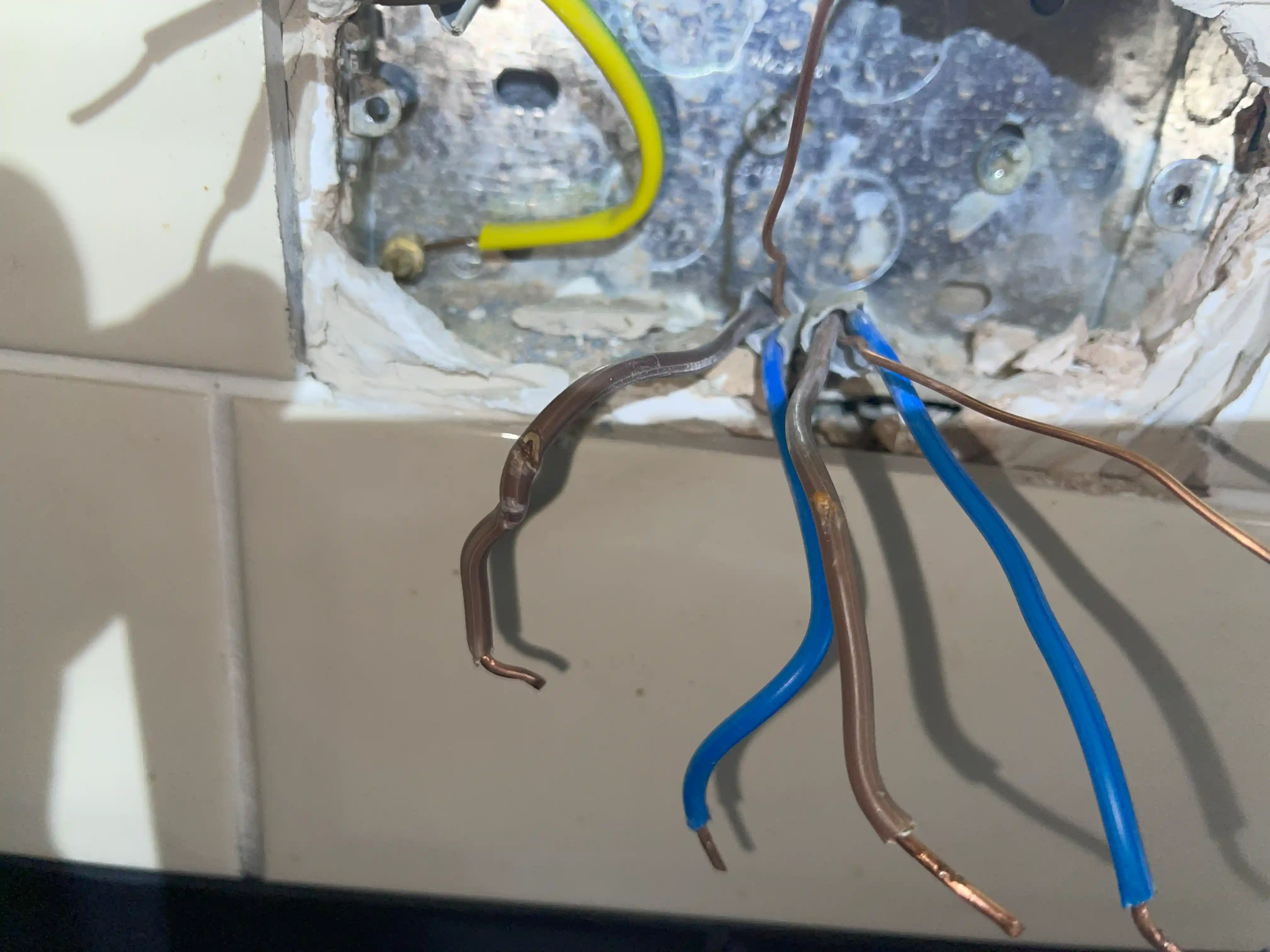 24 Hours Emergency Electrician near Southall